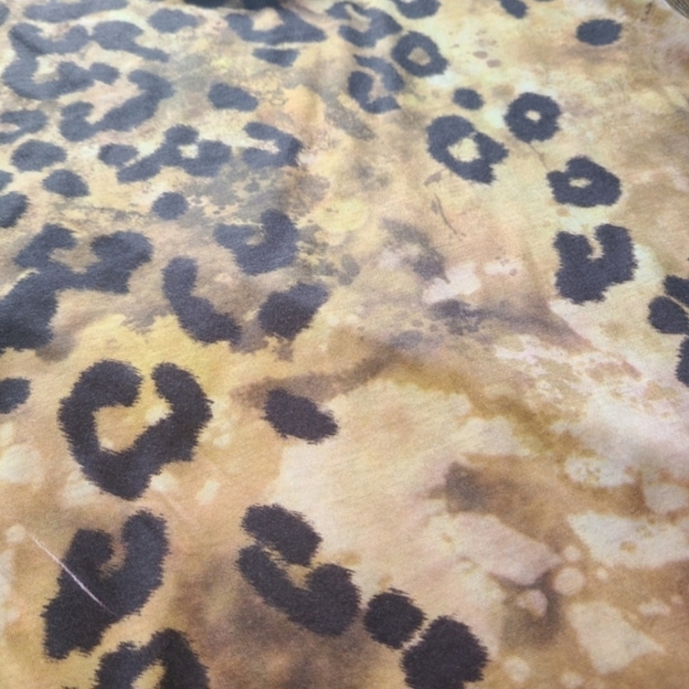 Daytrip by Buckle Leopard Print Tee Medium Chain Necklace Glam Rock Top - Picture 8 of 8